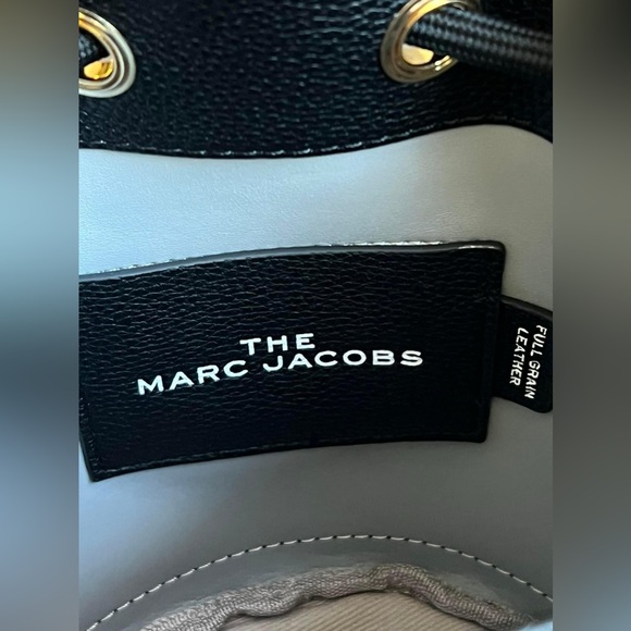 Marc Jacobs The Leather Bucket Bag - Picture 11 of 16